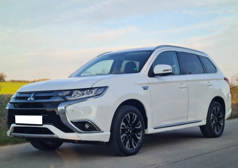 Mitsubishi Outlander PHEV Топ Състояние, снимка 2 - Автомобили и джипове - 45444629