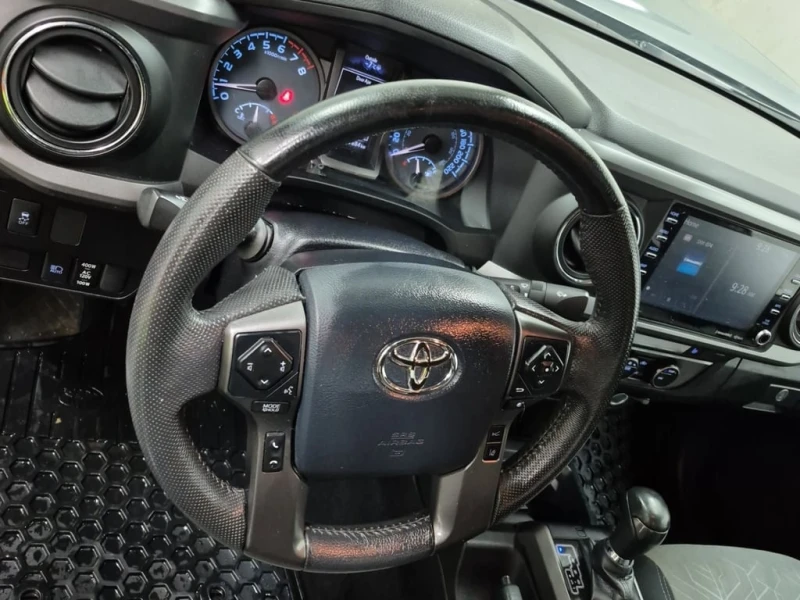 Toyota Tacoma * 4x4 Access Cab * CARFAX * БЕЗ ПЪРВОНАЧАЛНА ВНОСК, снимка 9 - Автомобили и джипове - 53260954