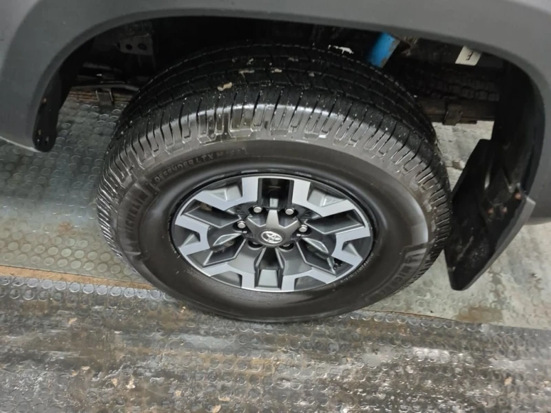 Toyota Tacoma * 4x4 Access Cab * CARFAX * БЕЗ ПЪРВОНАЧАЛНА ВНОСК, снимка 16 - Автомобили и джипове - 53260954