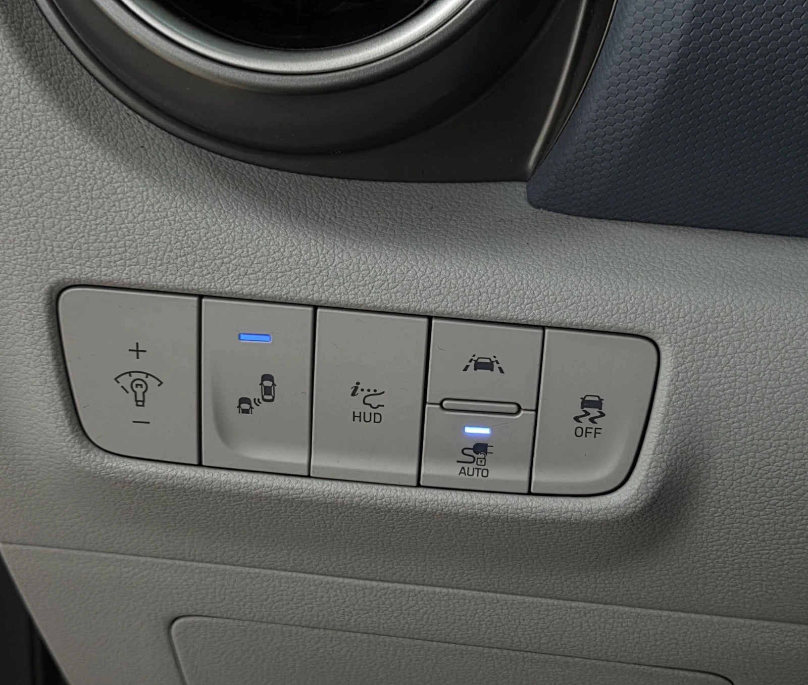 Hyundai Kona 64KWh/Premium/Blue Link, снимка 16 - Автомобили и джипове - 53990062