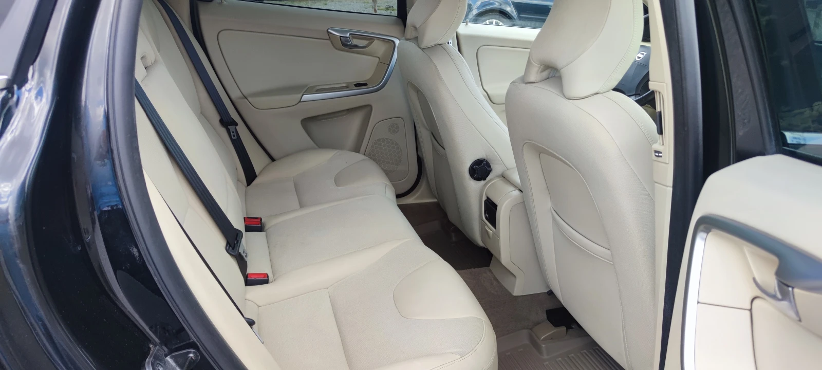 Volvo XC60 2.4D AWD 185k.c, снимка 11 - Автомобили и джипове - 54771502