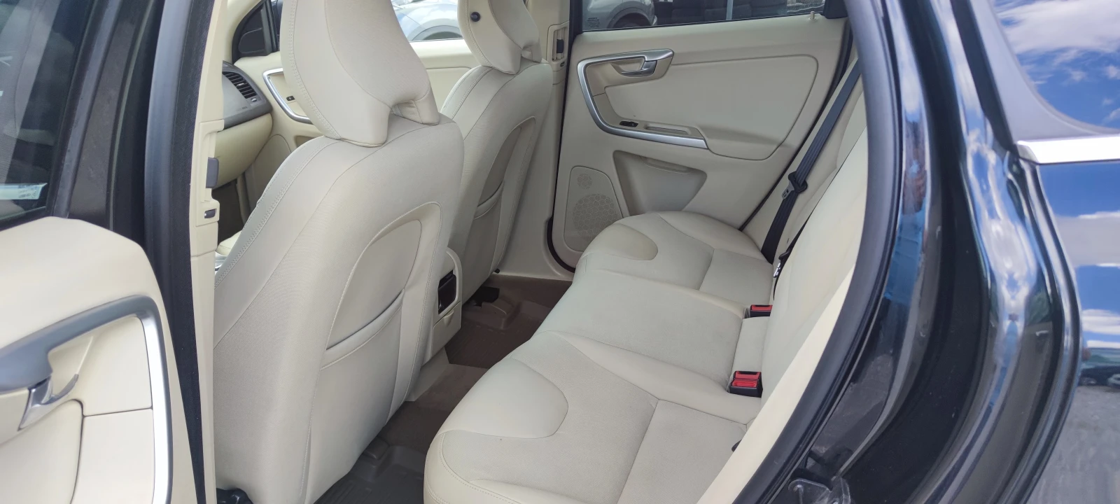 Volvo XC60 2.4D AWD 185k.c, снимка 15 - Автомобили и джипове - 54771502