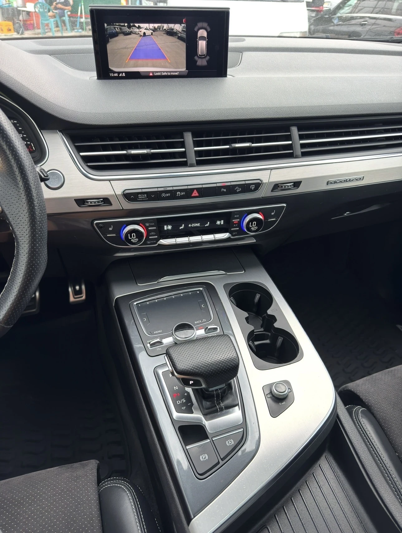 Audi Q7 S Line / ПАНОРАМА / DISTRONIC / 7 МЕСТА / ПОДГРЕВ , снимка 14 - Автомобили и джипове - 55598530