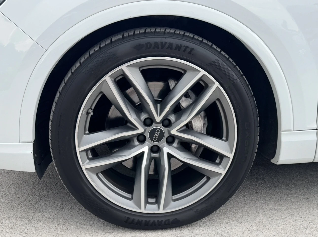 Audi Q7 S Line / ПАНОРАМА / DISTRONIC / 7 МЕСТА / ПОДГРЕВ , снимка 17 - Автомобили и джипове - 55598530