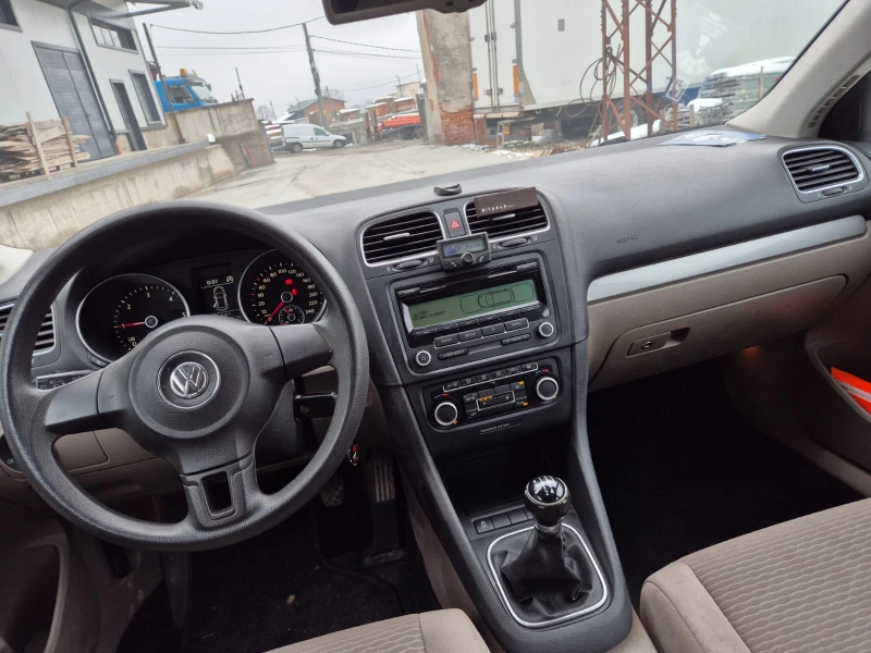 VW Golf 1.6D, снимка 7 - Автомобили и джипове - 48718320