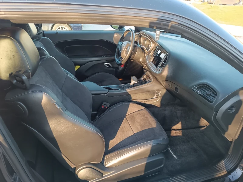 Dodge Challenger RT 5.7HEMI 8ZF, снимка 8 - Автомобили и джипове - 52422565