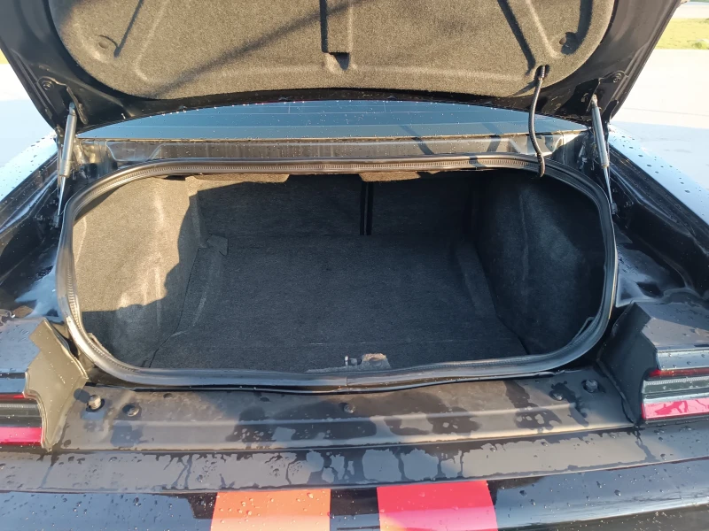 Dodge Challenger RT 5.7HEMI 8ZF, снимка 13 - Автомобили и джипове - 52422565