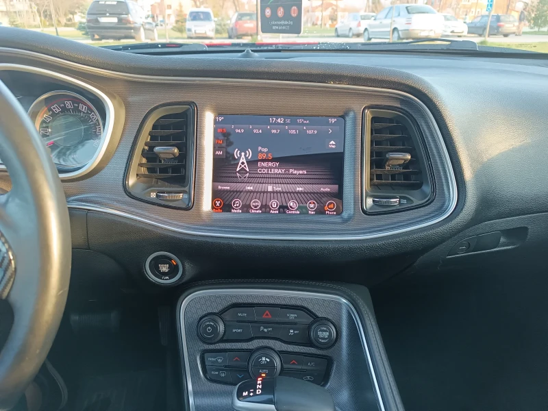Dodge Challenger RT 5.7HEMI 8ZF, снимка 14 - Автомобили и джипове - 52422565