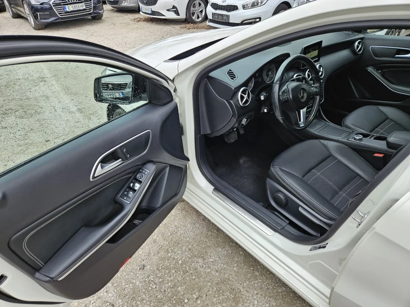 Mercedes-Benz A 200 4 Matic* Distronik* Panorama* , снимка 10 - Автомобили и джипове - 53576495