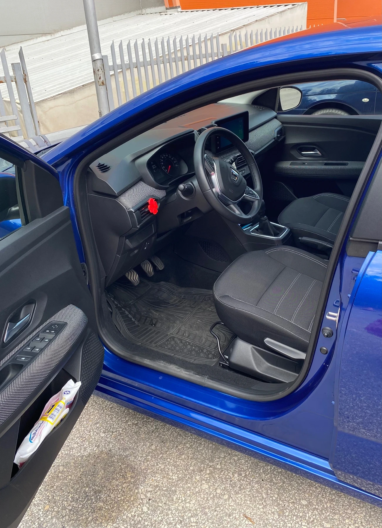 Dacia Sandero  - изображение 7