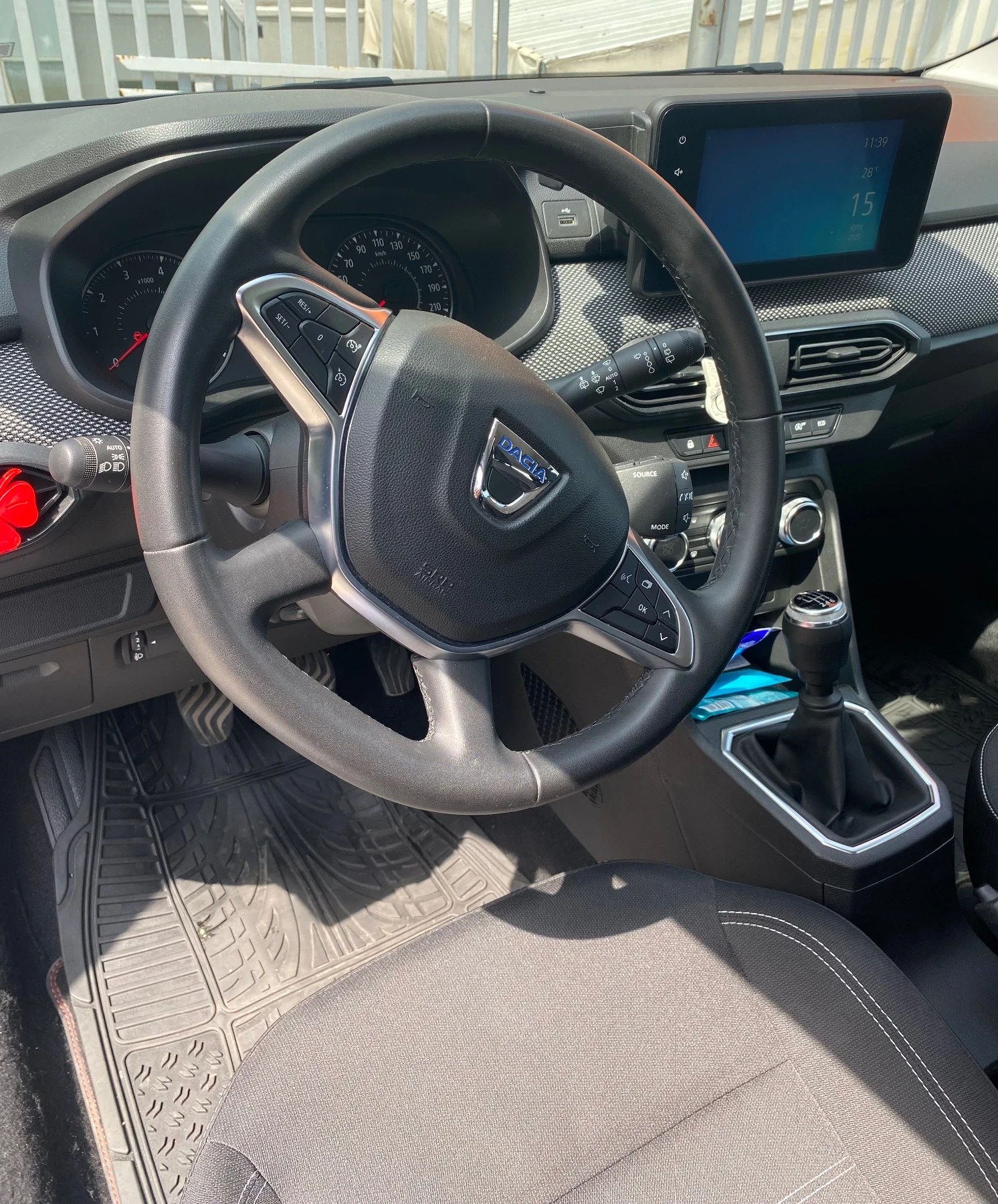 Dacia Sandero  - изображение 9