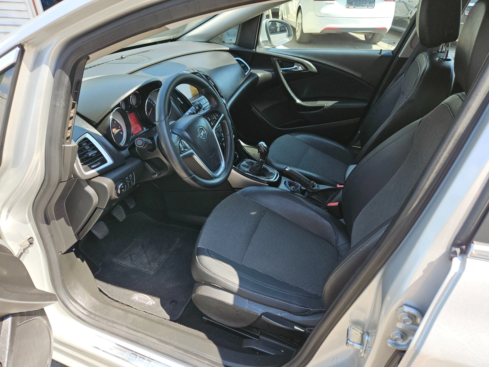 Opel Astra 1.4Т/GPL/COSMO/Sports Tourer/ACC/LED/NAVI/БЛУТУТ - изображение 9