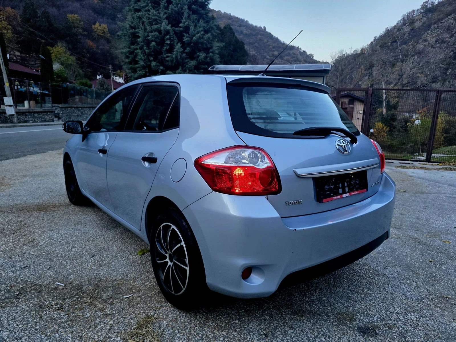 Toyota Auris 1.33 VVT-I * FACELIFT* РЕАЛЕН ПРОБЕГ* ТОП*  - изображение 4