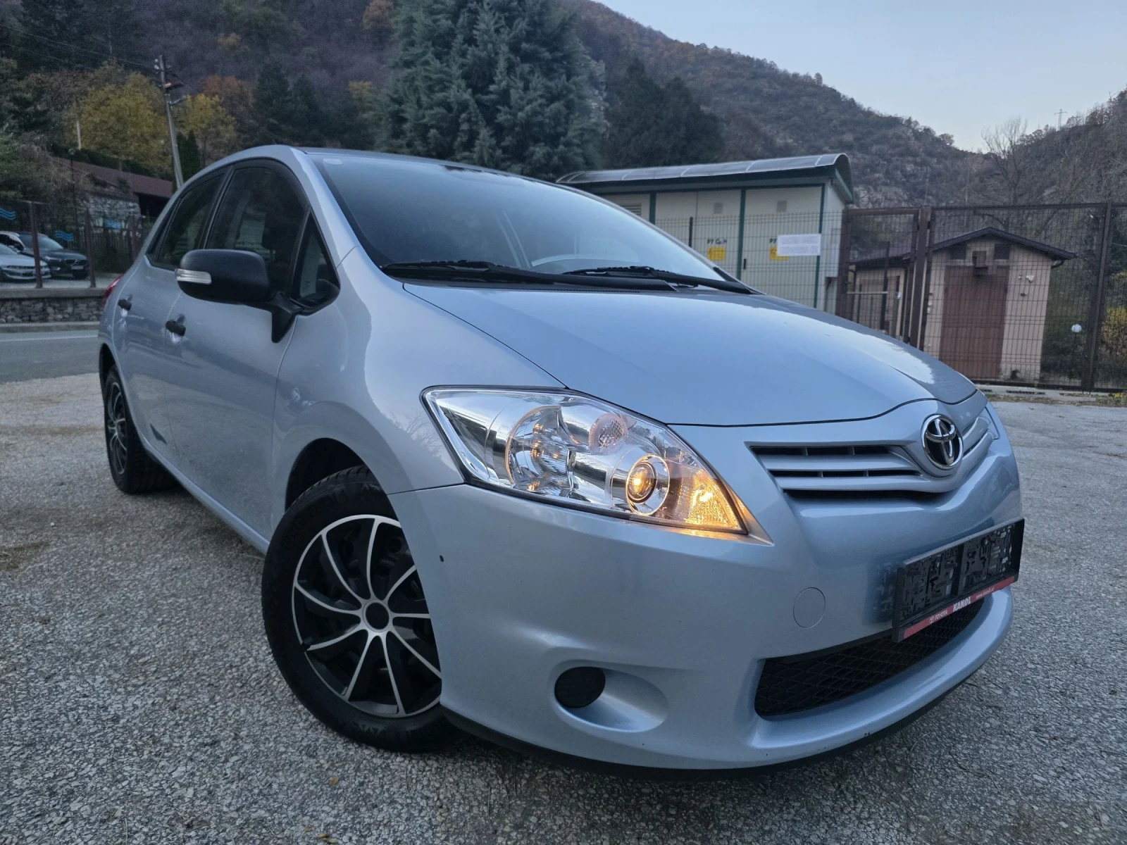 Toyota Auris 1.33 VVT-I * FACELIFT* РЕАЛЕН ПРОБЕГ* ТОП*  - изображение 2