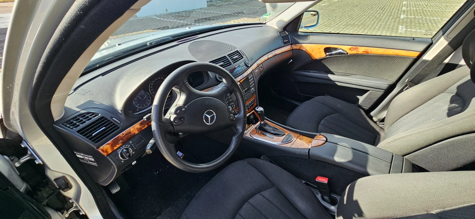 Mercedes-Benz E 200, снимка 5 - Автомобили и джипове - 53753991