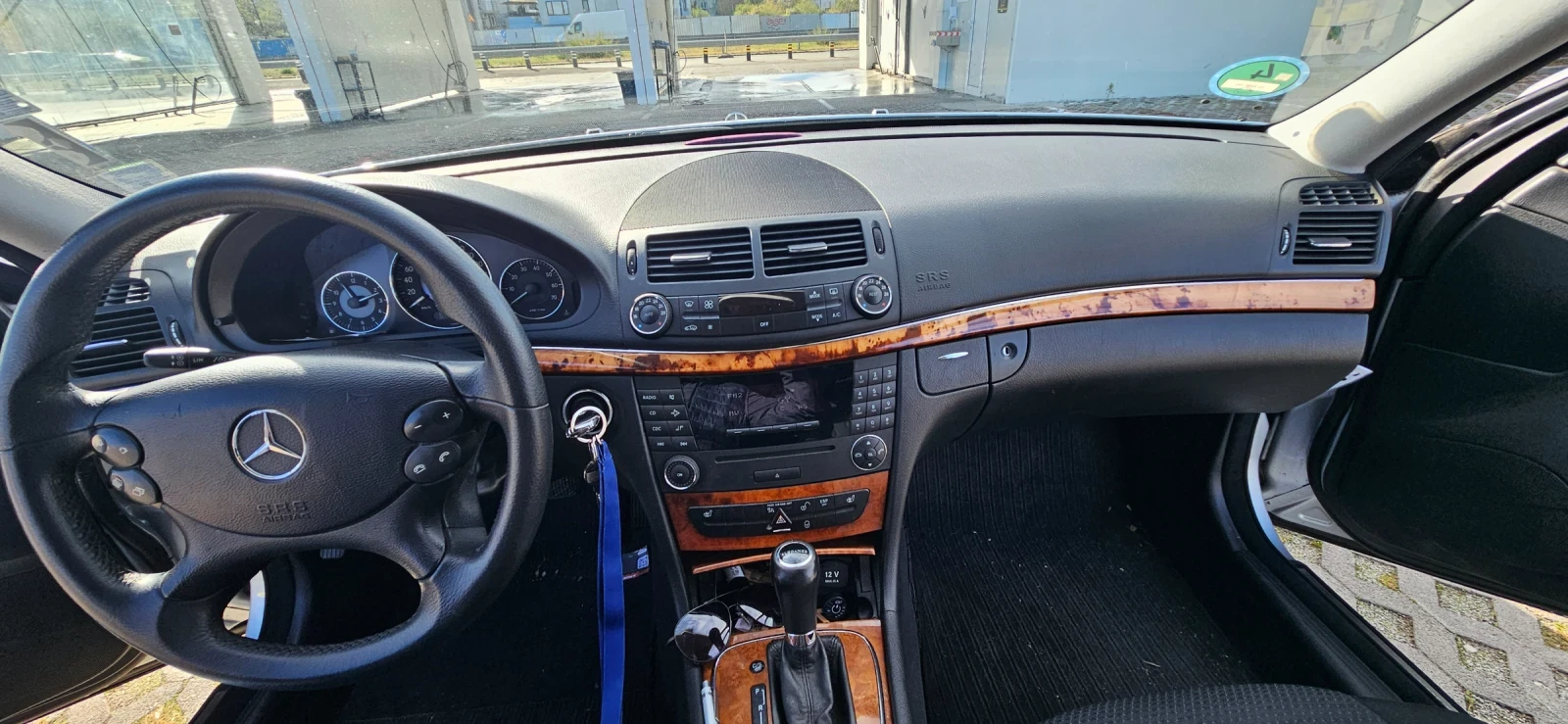 Mercedes-Benz E 200, снимка 7 - Автомобили и джипове - 53753991