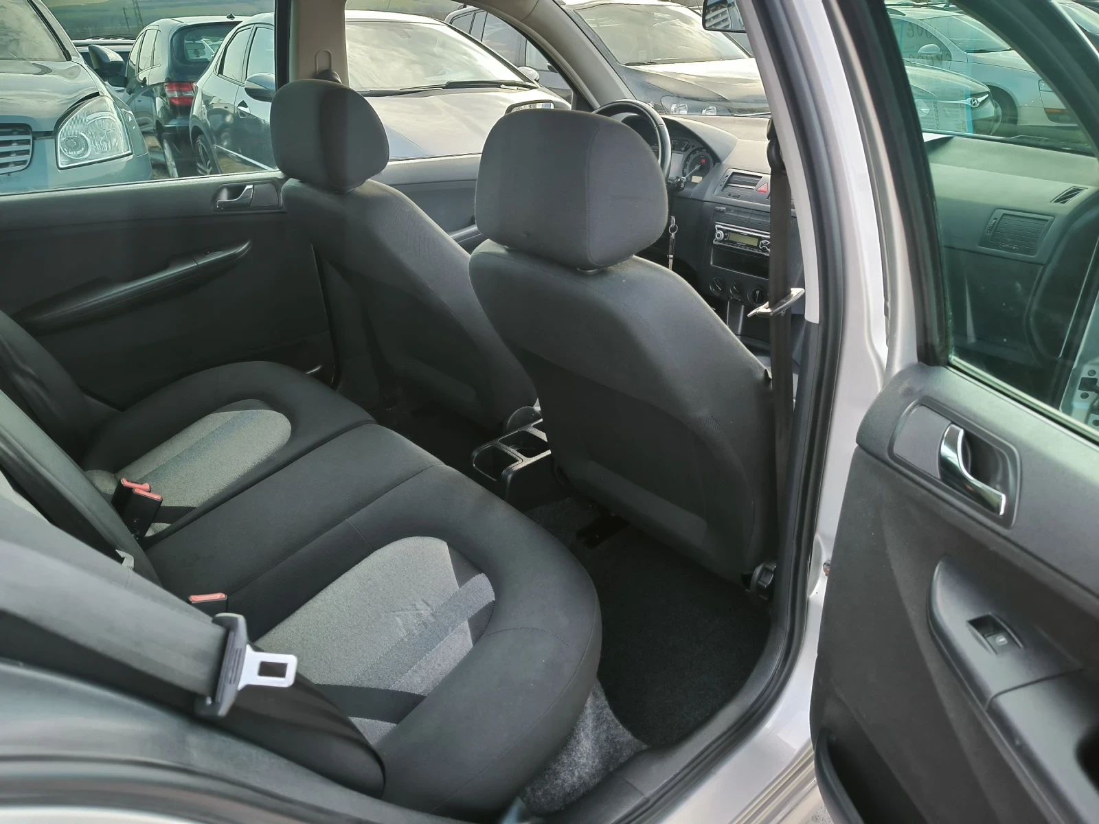 Skoda Fabia 1.4i, снимка 10 - Автомобили и джипове - 53863860