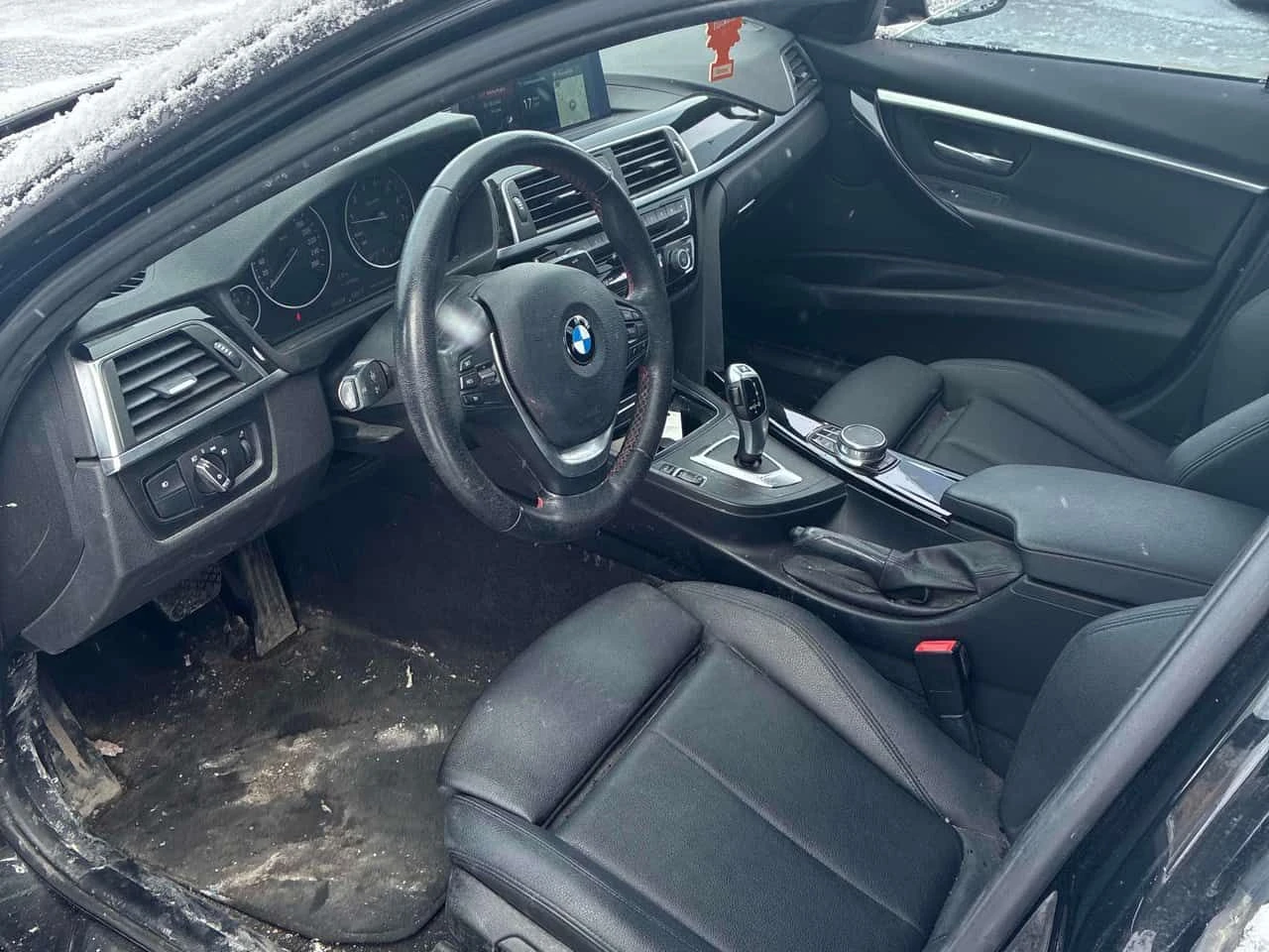 BMW 330 i xDrive/CARFAX/ШИБИДАХ/ПОДГРЕВИ, снимка 7 - Автомобили и джипове - 53880283