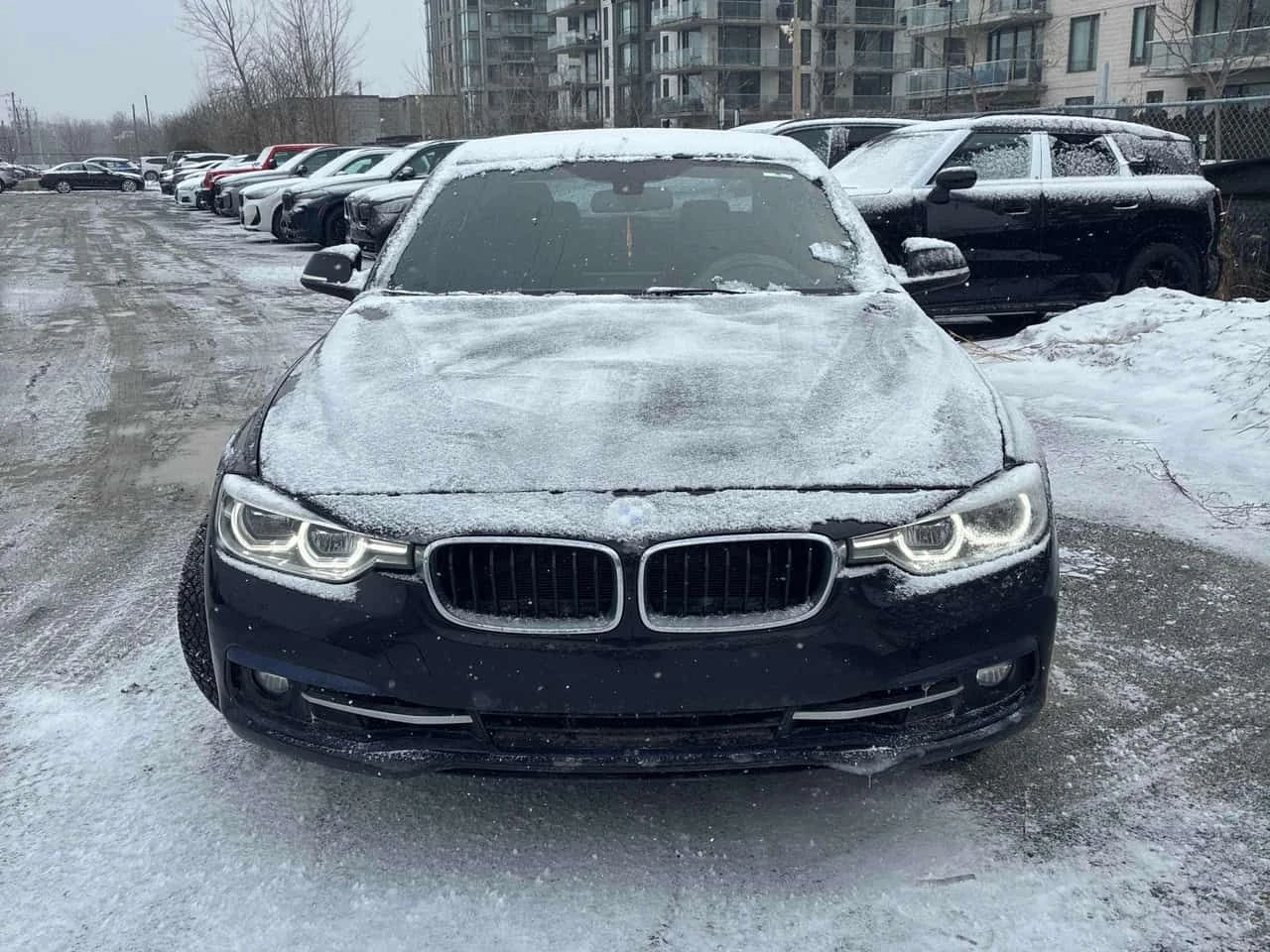 BMW 330 i xDrive/CARFAX/ШИБИДАХ/ПОДГРЕВИ, снимка 2 - Автомобили и джипове - 53880283