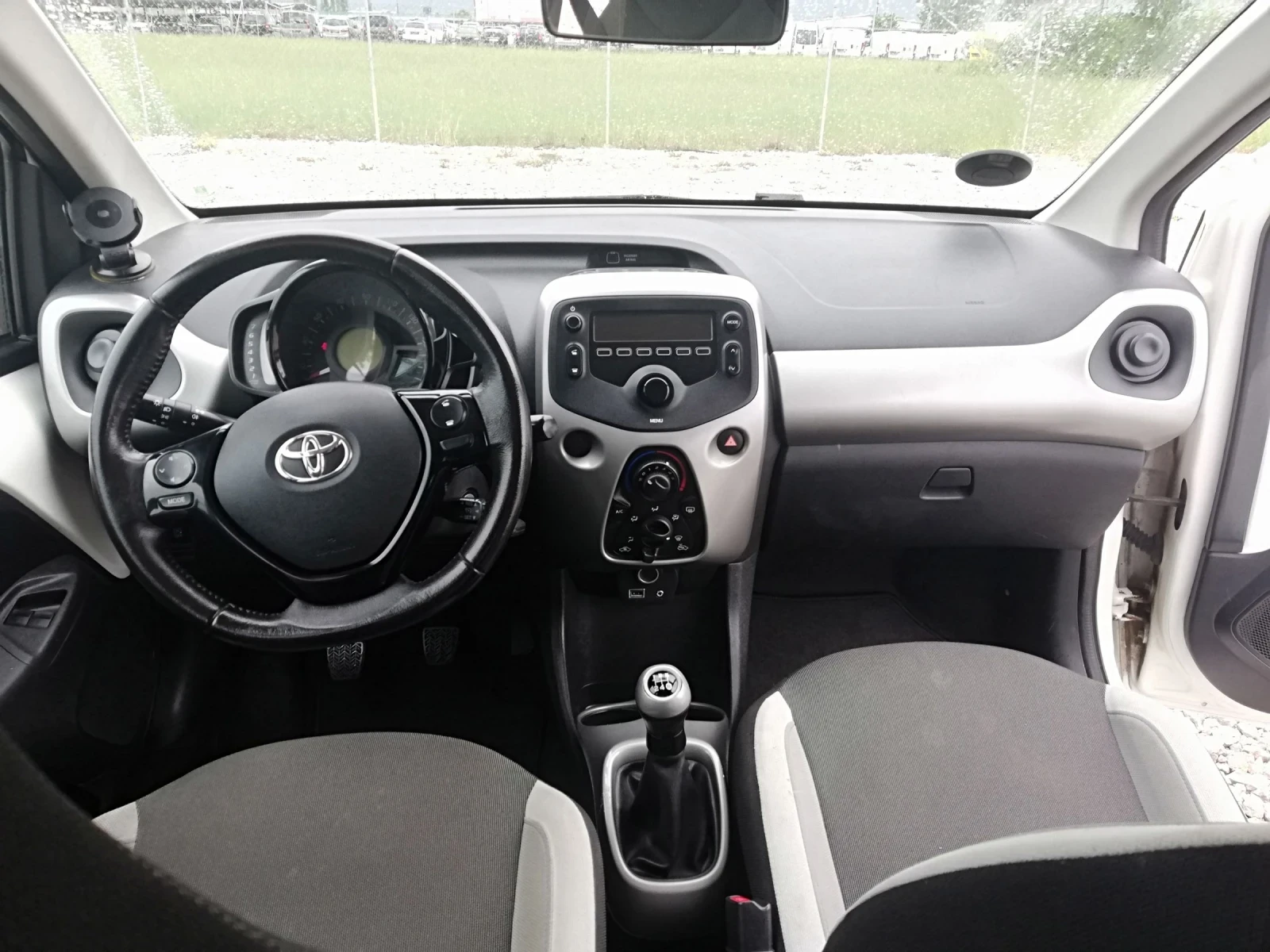 Toyota Aygo 1.0i klima, снимка 13 - Автомобили и джипове - 54482574