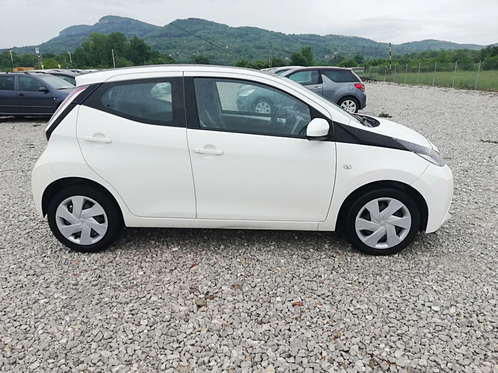 Toyota Aygo 1.0i klima, снимка 7 - Автомобили и джипове - 54482574