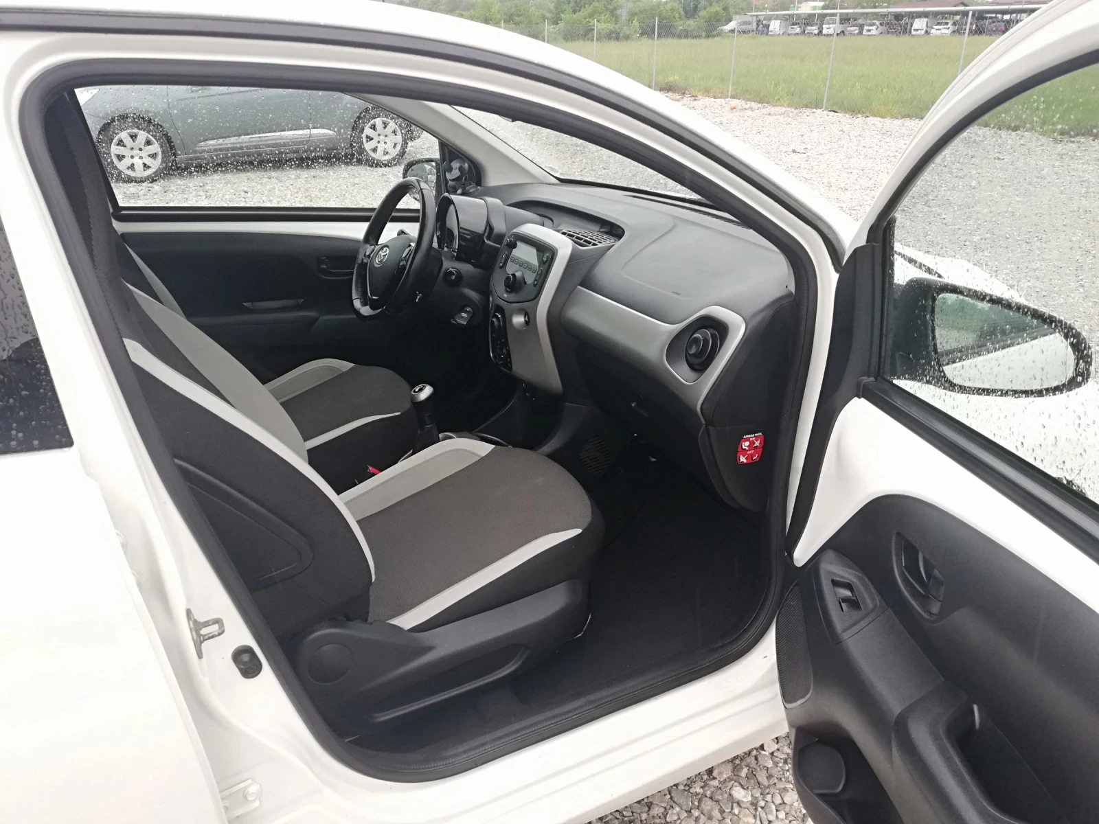 Toyota Aygo 1.0i klima, снимка 14 - Автомобили и джипове - 54482574