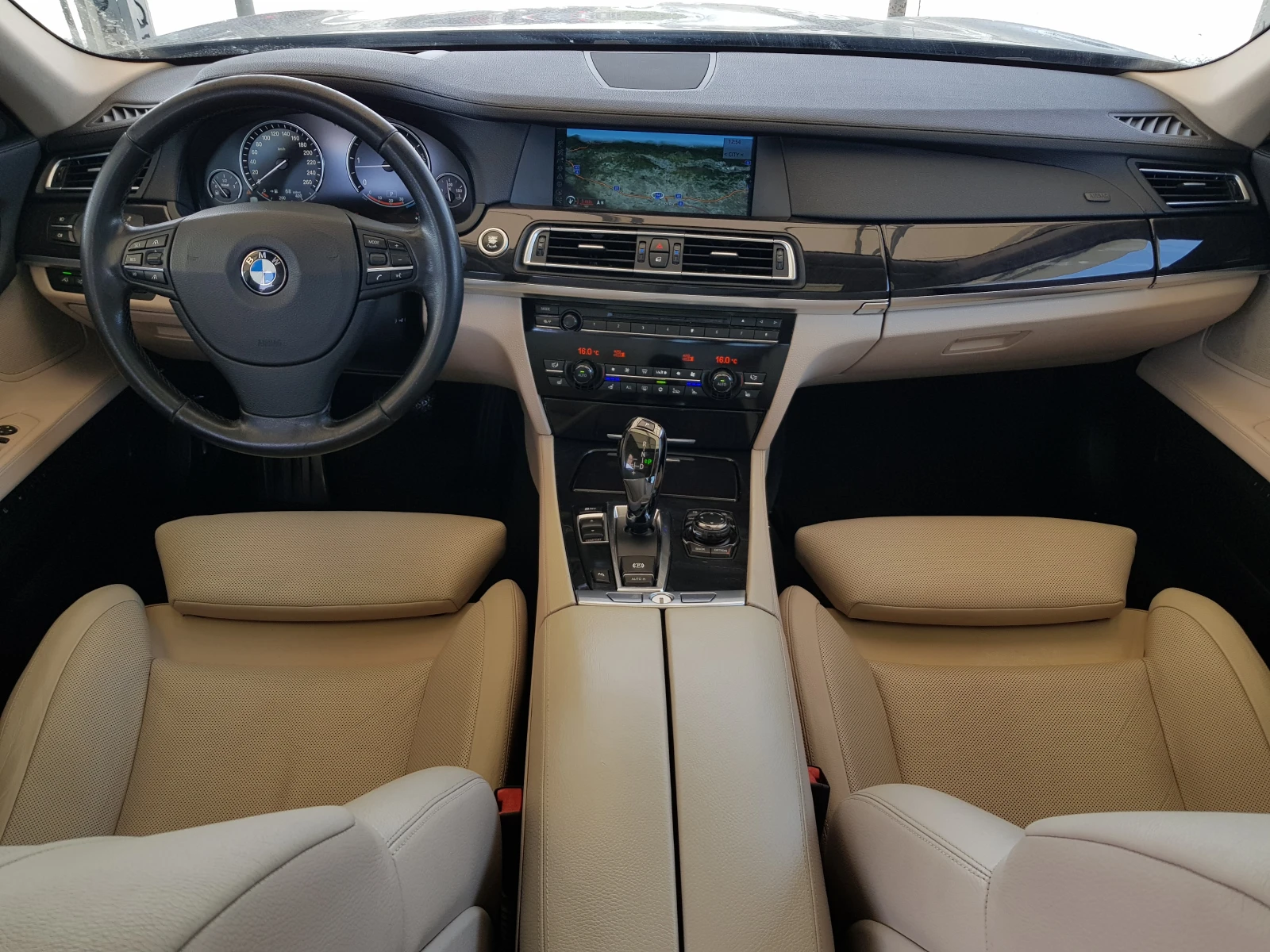 BMW 730 ОБДУХВАНЕ/НОЩНО ВИЖДАНЕ/ДИСТРОНИК/МАСАЖИ FULL FULL, снимка 10 - Автомобили и джипове - 55011180