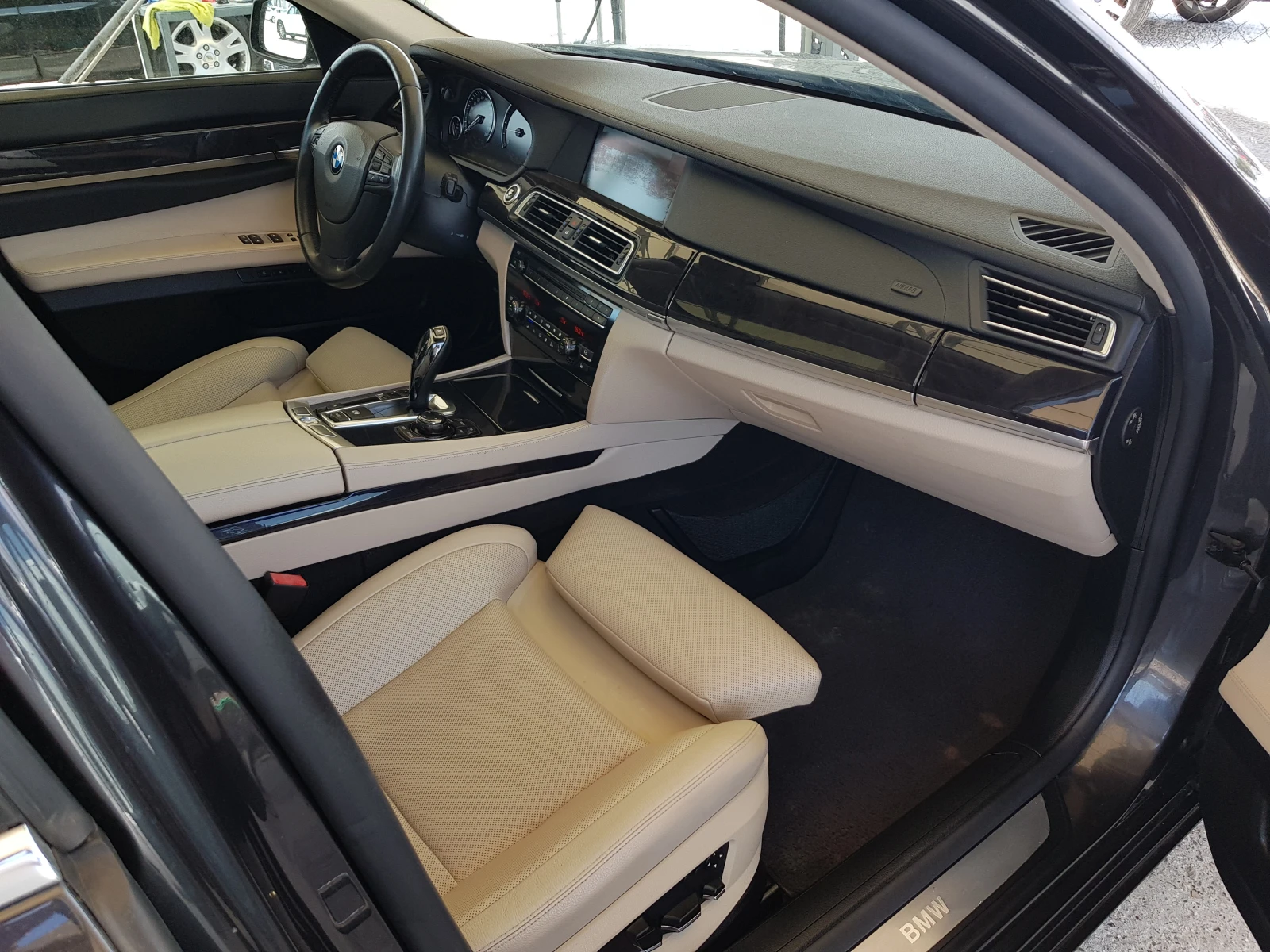 BMW 730 ОБДУХВАНЕ/НОЩНО ВИЖДАНЕ/ДИСТРОНИК/МАСАЖИ FULL FULL, снимка 11 - Автомобили и джипове - 55011180