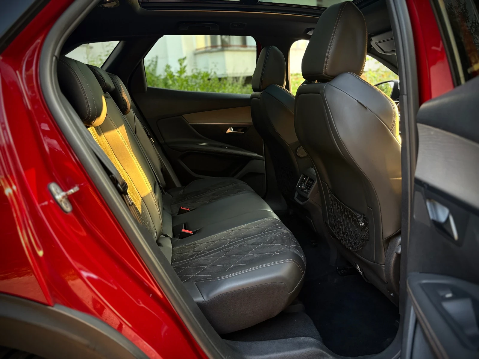 Peugeot 3008 * GT-LINE * DISTRONIC * PANORAMA * KEYLESS * 360 *, снимка 13 - Автомобили и джипове - 55569548