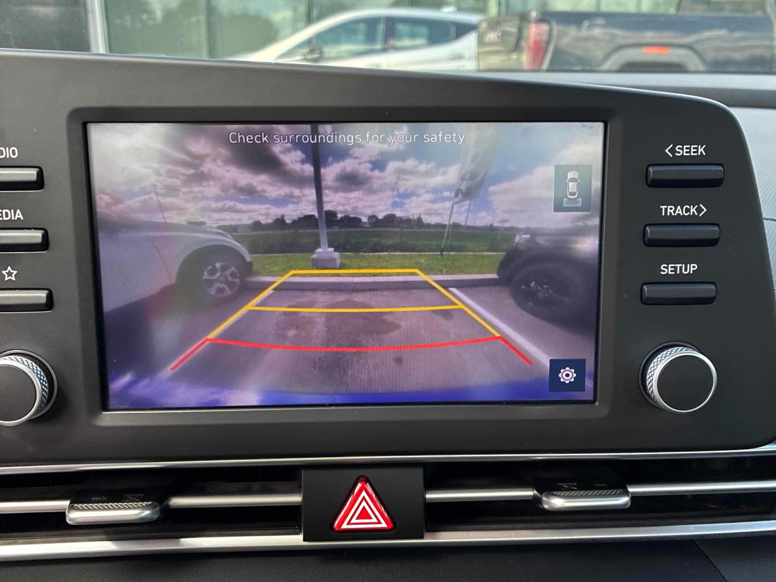 Hyundai Elantra * Preferred * АВТОКРЕДИТ БЕЗ ПЪРВОНАЧАЛНА ВНОСКА* , снимка 11 - Автомобили и джипове - 56041813