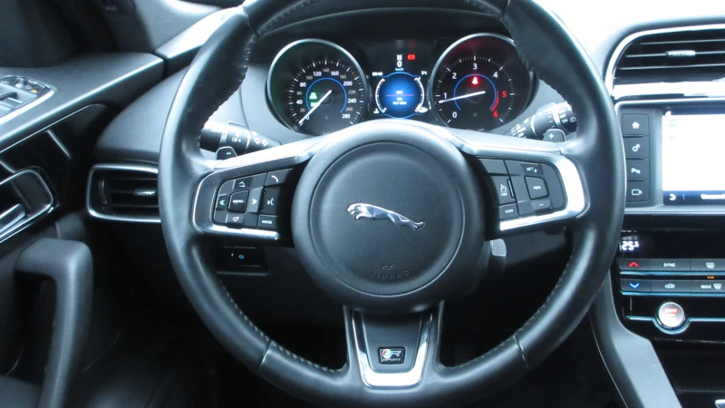 Jaguar F-PACE 2.0TD4-AWD-R-SPORT, снимка 9 - Автомобили и джипове - 53229540