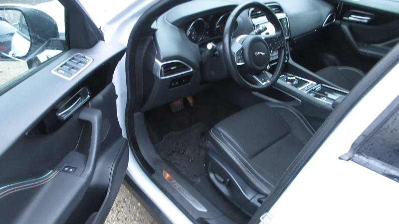 Jaguar F-PACE 2.0TD4-AWD-R-SPORT, снимка 11 - Автомобили и джипове - 53229540