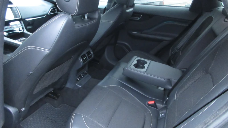 Jaguar F-PACE 2.0TD4-AWD-R-SPORT, снимка 15 - Автомобили и джипове - 53229540