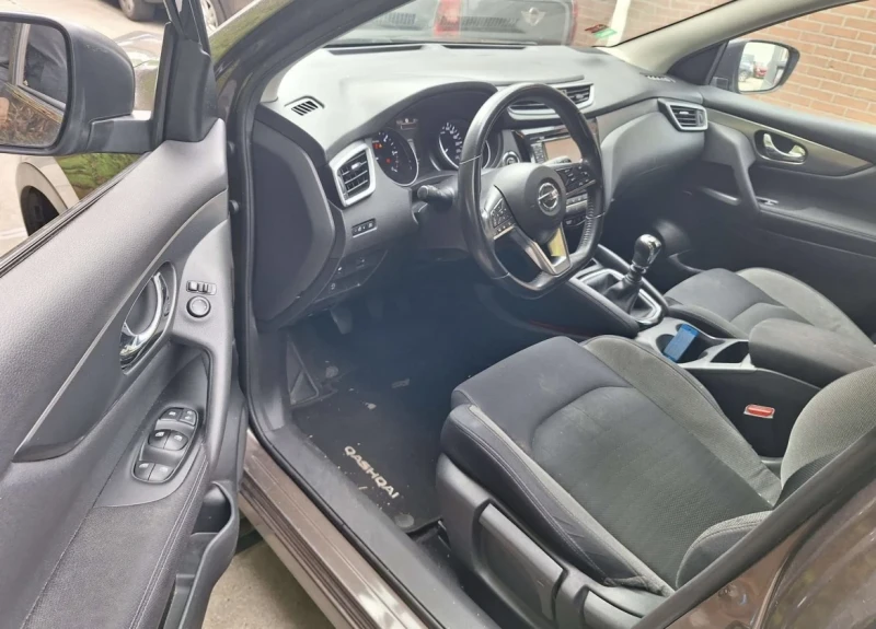 Nissan Qashqai 1.5, снимка 5 - Автомобили и джипове - 53313006