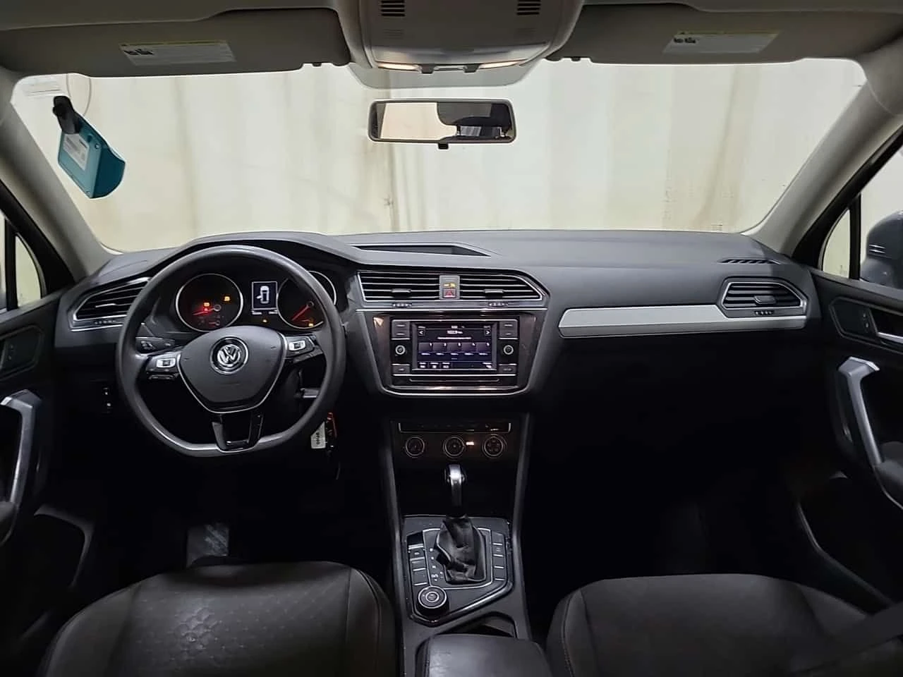 VW Tiguan * TRENDLINE * CARFAX * 2 КЛЮЧА, снимка 10 - Автомобили и джипове - 53888510