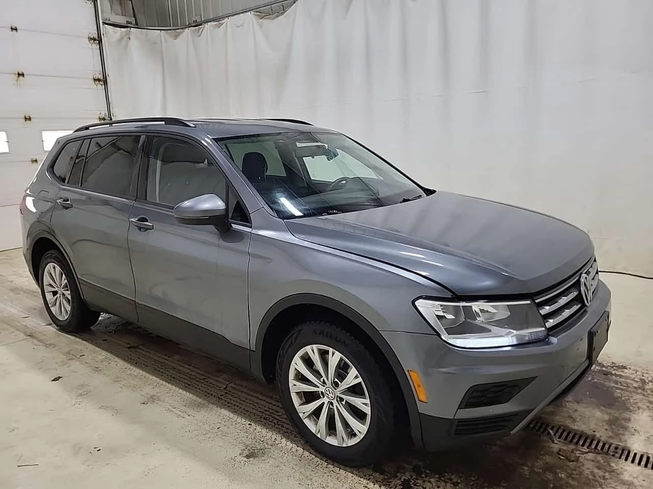 VW Tiguan * TRENDLINE * CARFAX * 2 КЛЮЧА, снимка 2 - Автомобили и джипове - 53888510