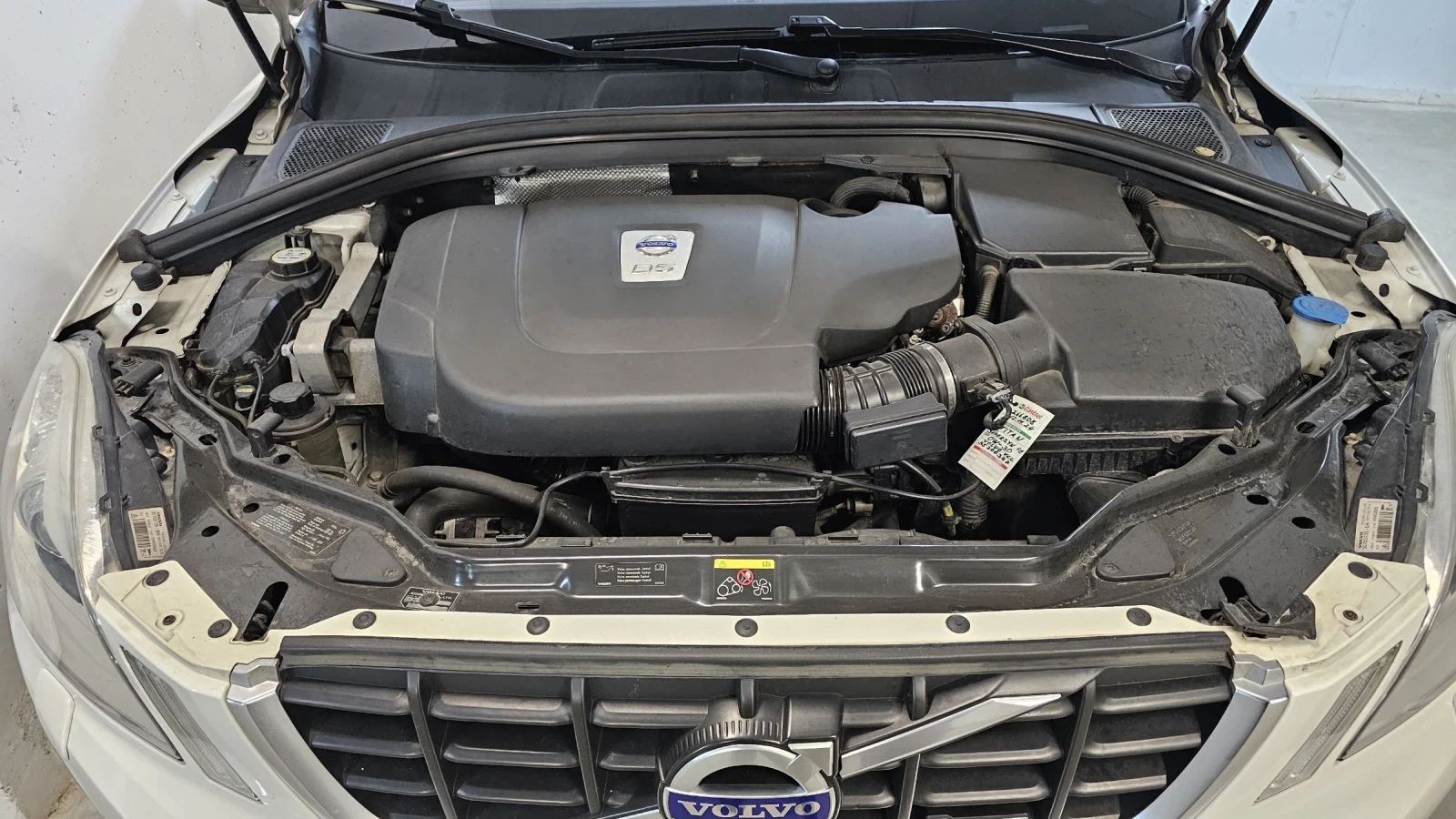 Volvo XC60 D5, снимка 3 - Автомобили и джипове - 54327693