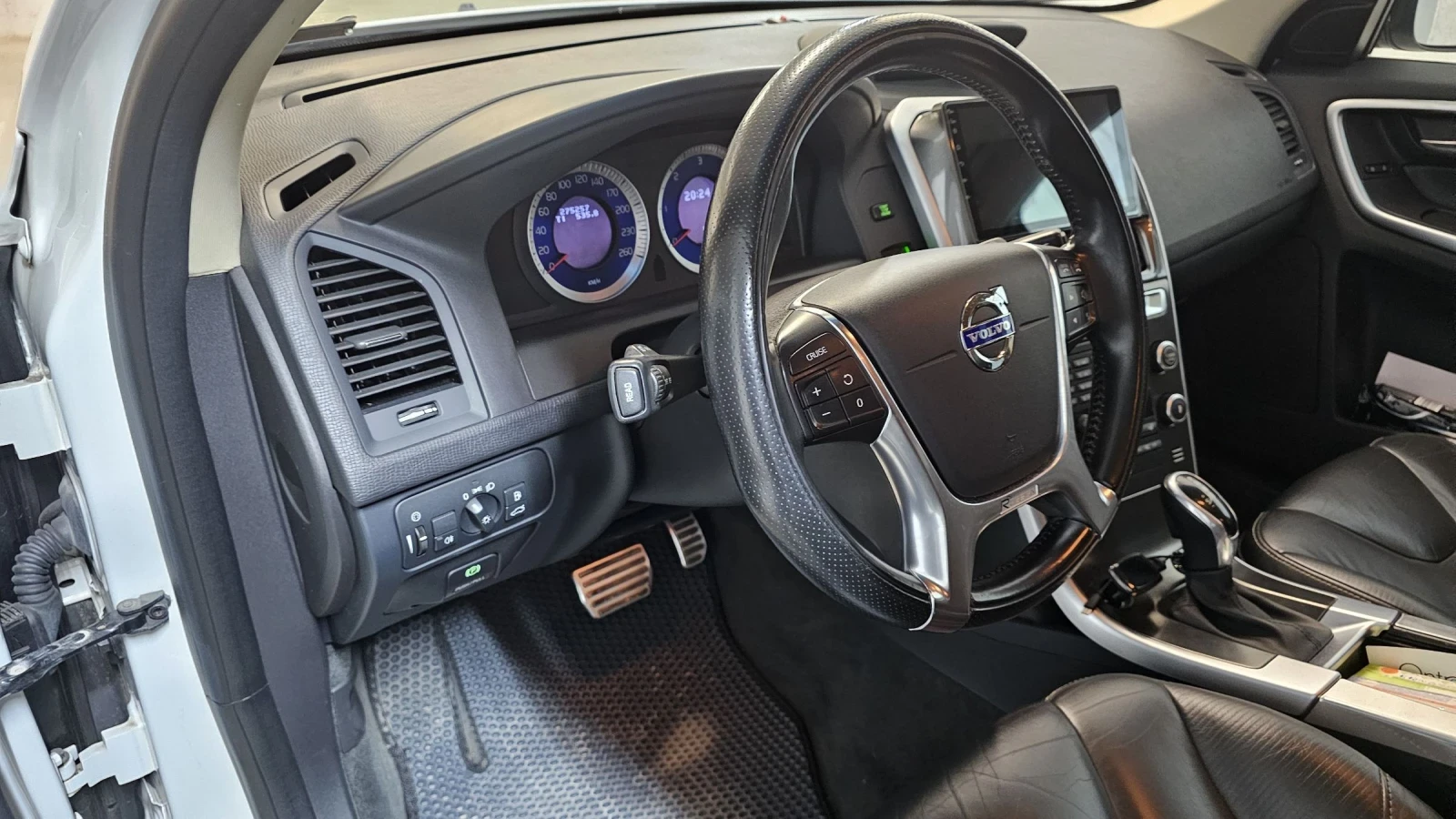 Volvo XC60 D5, снимка 9 - Автомобили и джипове - 54327693