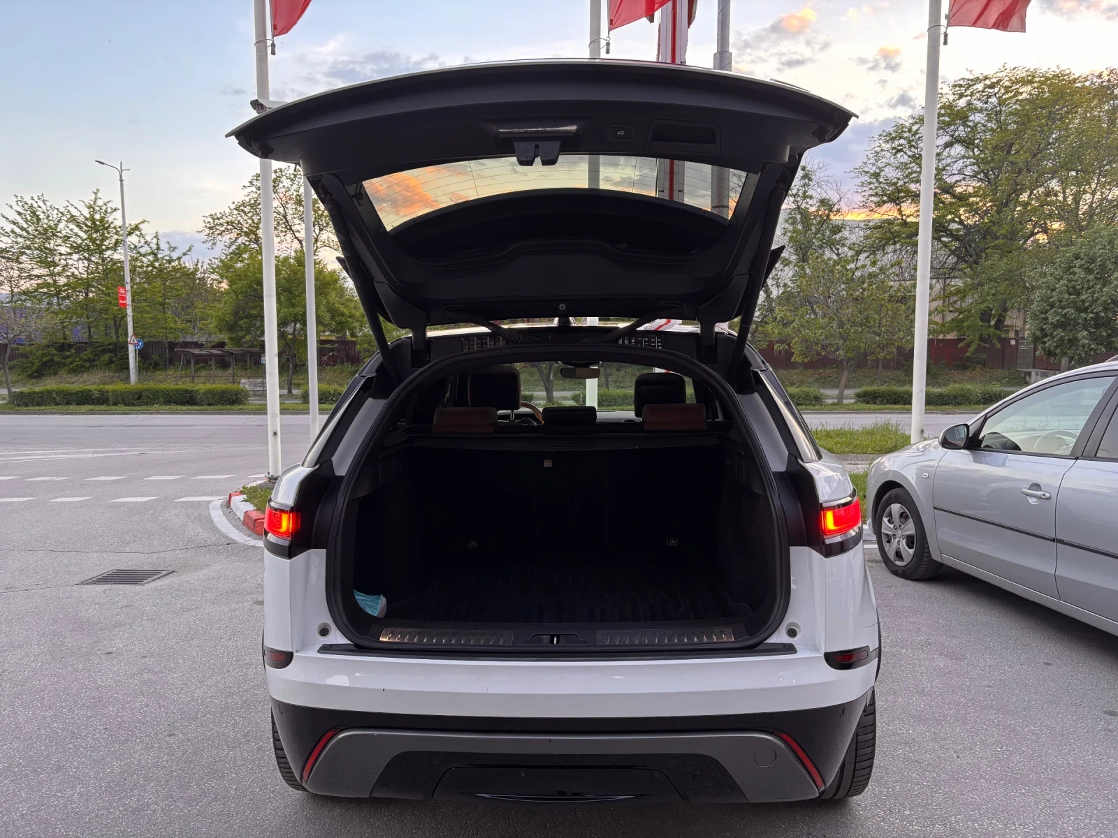 Land Rover Range Rover Velar  R-DYNAMIC, снимка 5 - Автомобили и джипове - 54461035