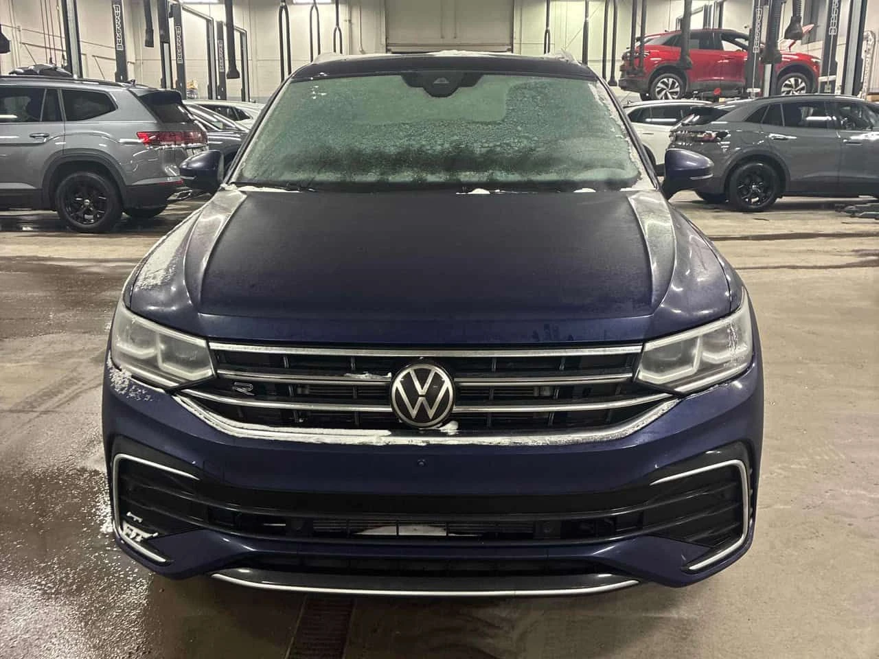 VW Tiguan Highline R Line| ОТ ПРЕДСТАВИТЕЛСТВО| ПАНО| ОБДУХ, снимка 2 - Автомобили и джипове - 54480302