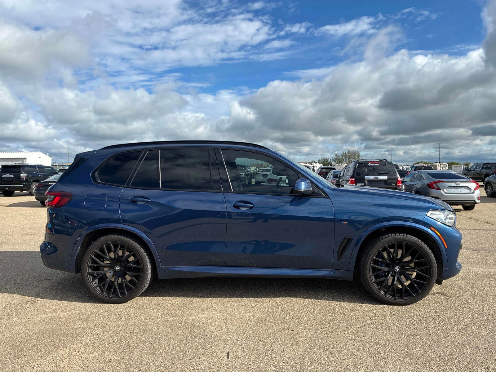 BMW X5 * M50i * АВТОКРЕДИТ БЕЗ ПЪРВОНАЧАЛНА ВНОСКА* , снимка 3 - Автомобили и джипове - 56150799