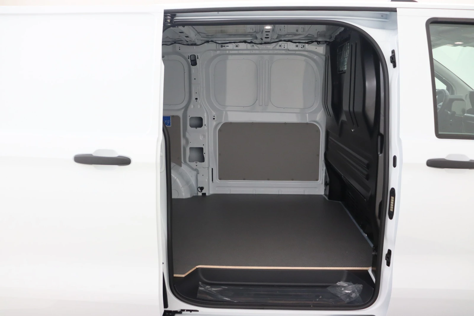 VW Transporter 2.0 TDI, снимка 7 - Бусове и автобуси - 53799439