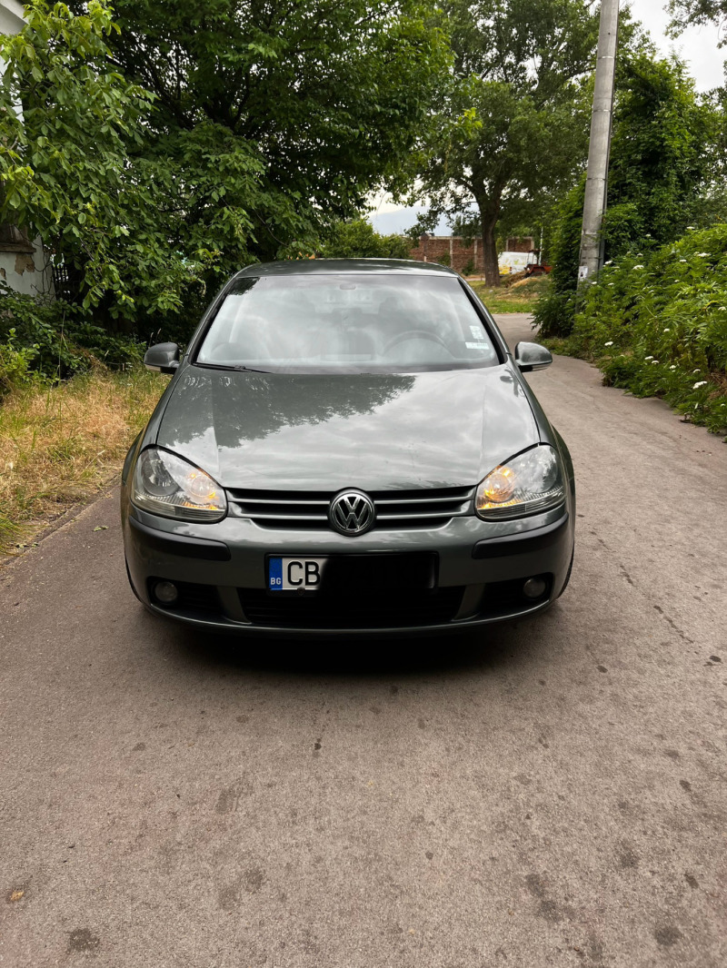 VW Golf 1.6FSI, снимка 1 - Автомобили и джипове - 46335772