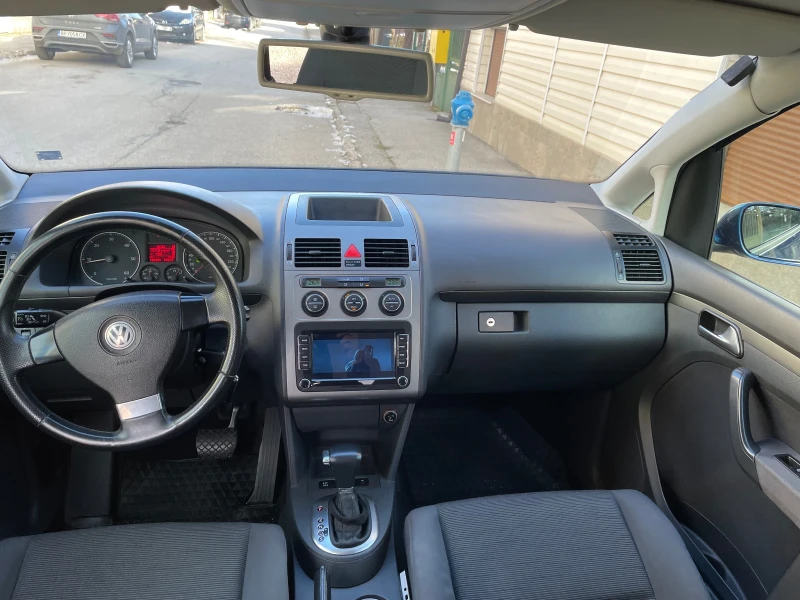 VW Touran 1.9 Tdi 105, снимка 8 - Автомобили и джипове - 53041779