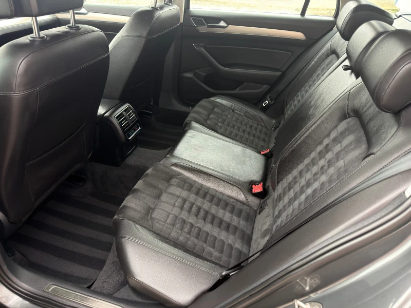 VW Passat 2.0 TDI 190кс Highline/Digital/Distronic/LED , снимка 14 - Автомобили и джипове - 53387820