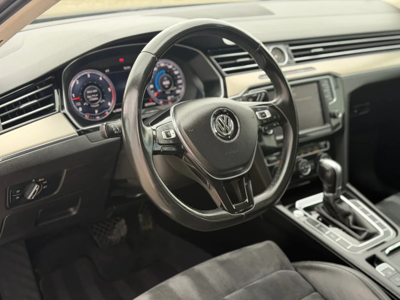 VW Passat 2.0 TDI 190кс Highline/Digital/Distronic/LED , снимка 9 - Автомобили и джипове - 53387820