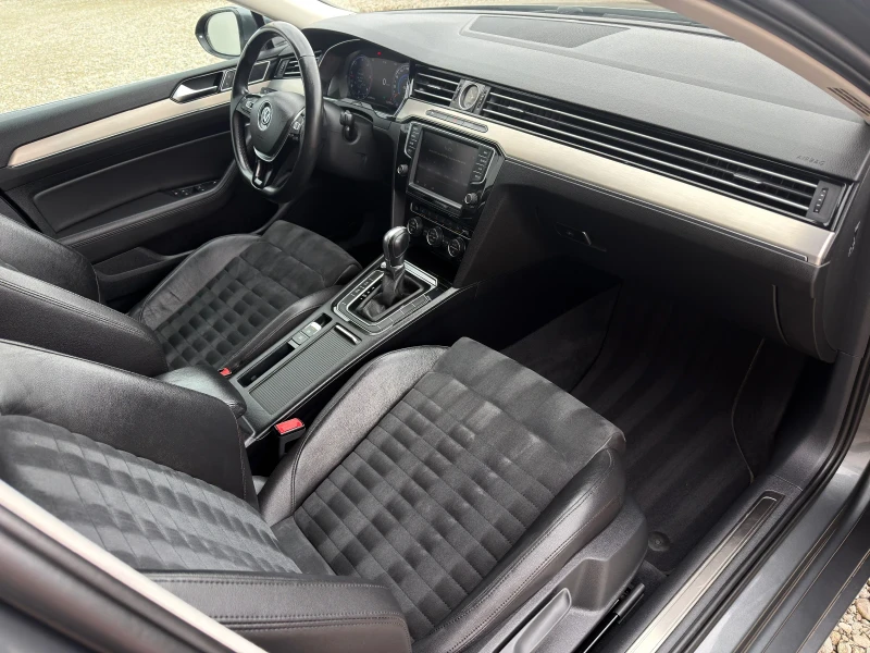 VW Passat 2.0 TDI 190кс Highline/Digital/Distronic/LED , снимка 12 - Автомобили и джипове - 53387820