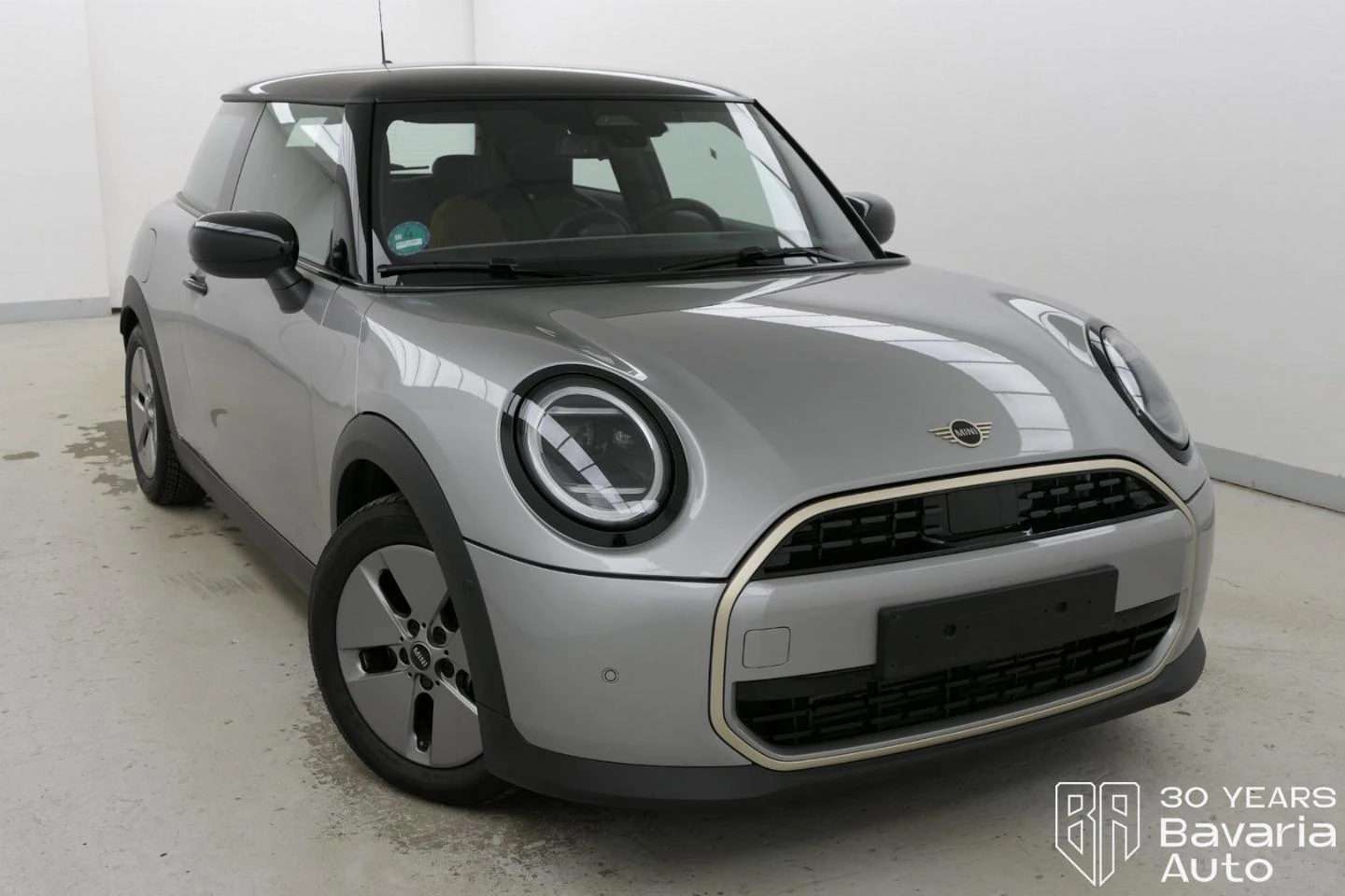 Mini Cooper C 1, 5 Steptronic Favoured Trim - изображение 4
