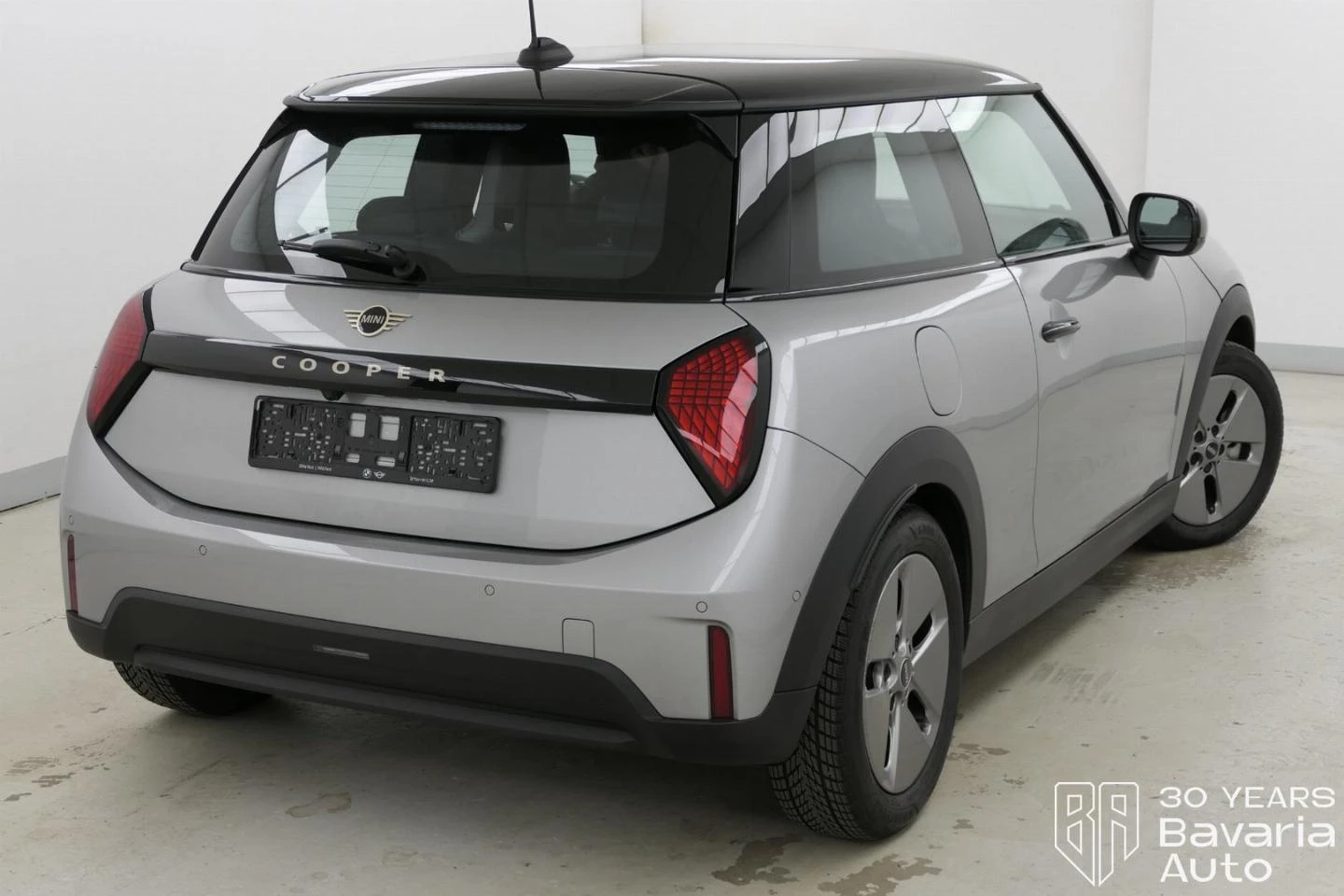 Mini Cooper C 1, 5 Steptronic Favoured Trim - изображение 3