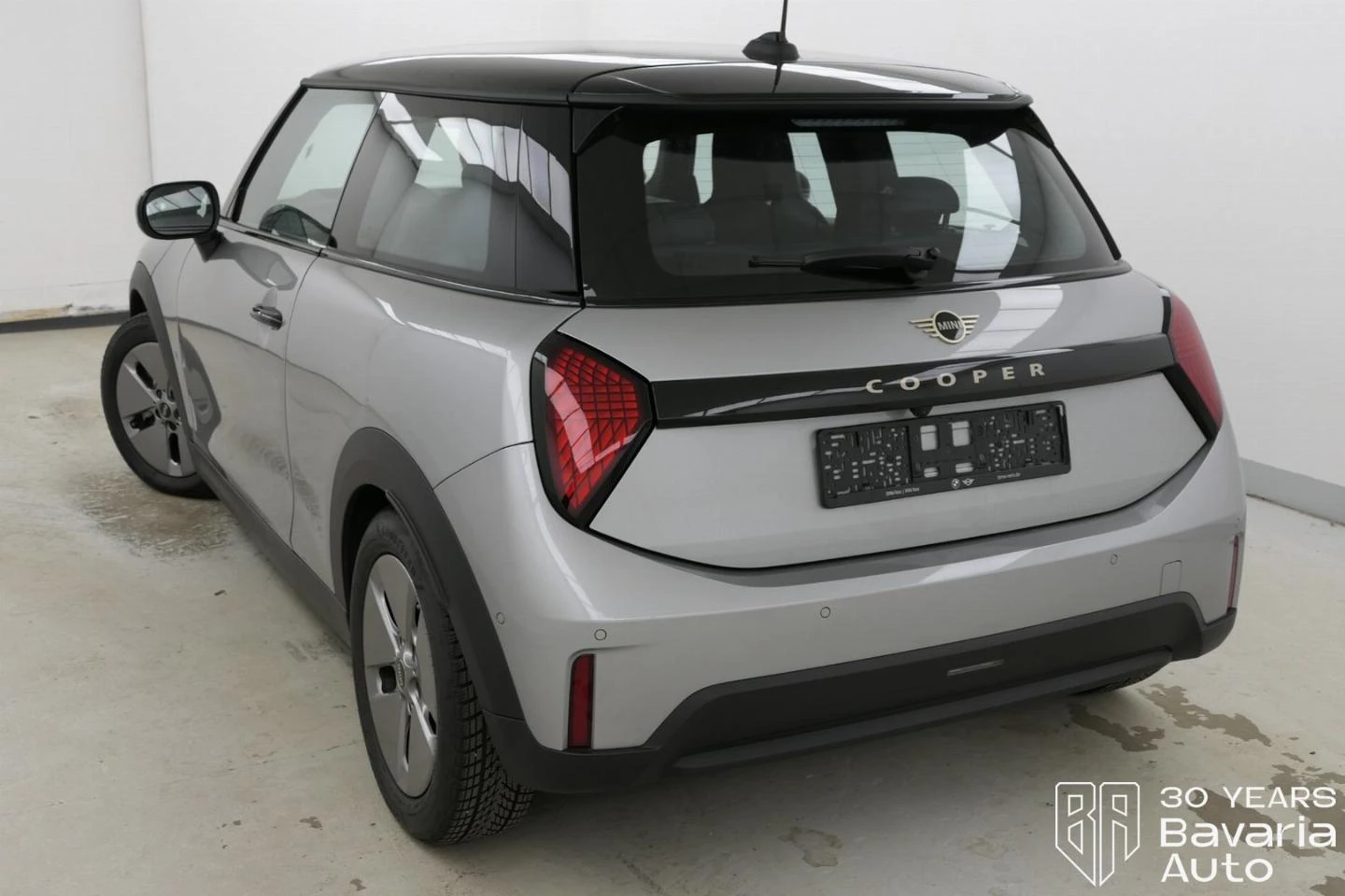 Mini Cooper C 1, 5 Steptronic Favoured Trim - изображение 2